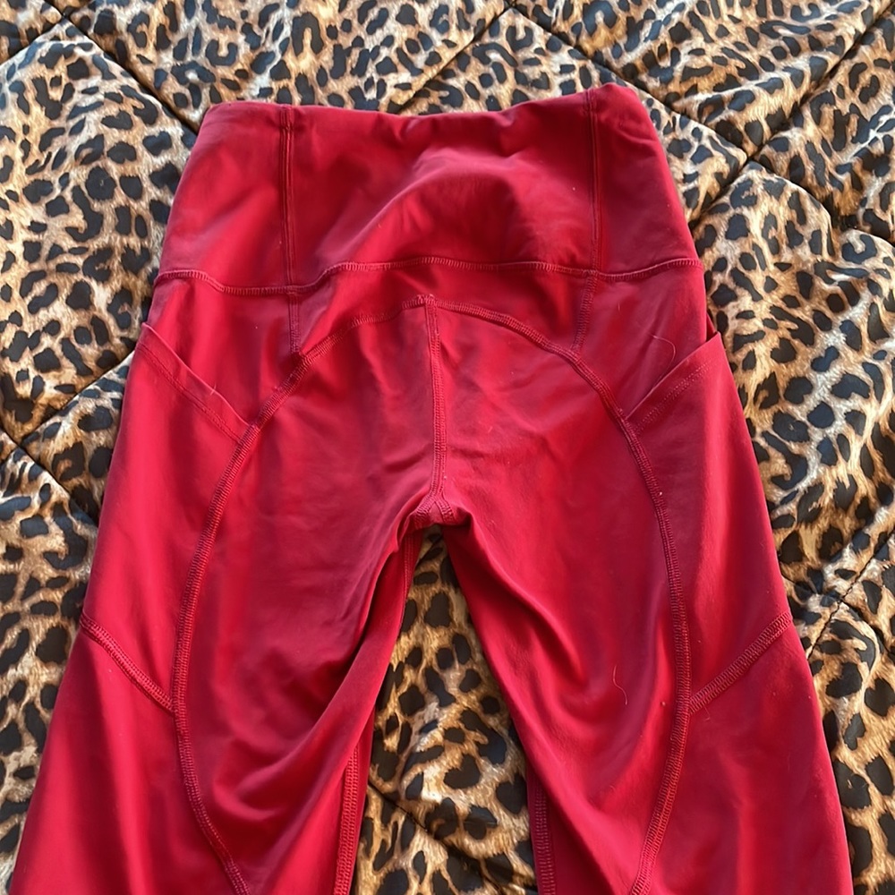 Knockout VS capri leggings with side and back pockets (XS) - Picture 3 of 5